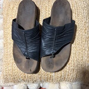 Taos Gift 2 Black Leather Ruched Sandals Comfort Shoes Size 10